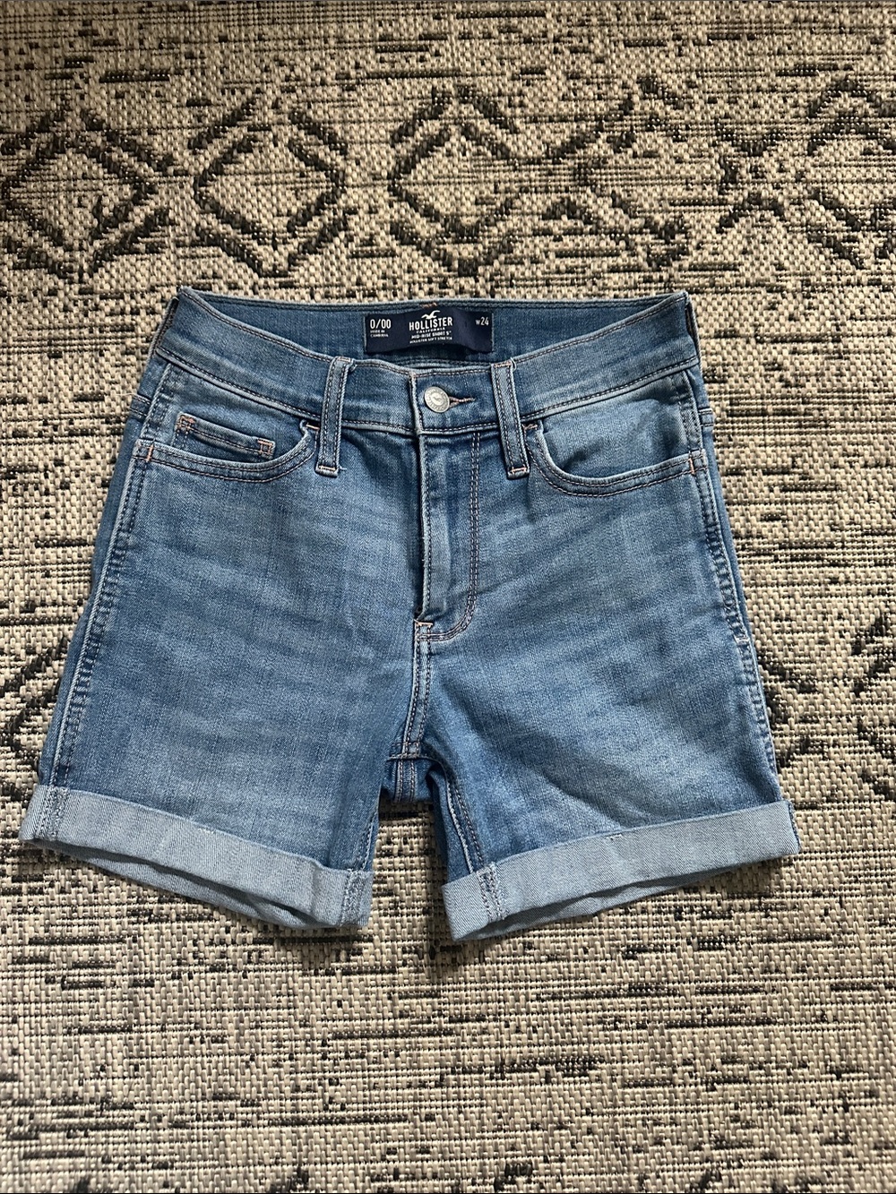 Hollister Women's Blue Rolled-Hem Denim Shorts